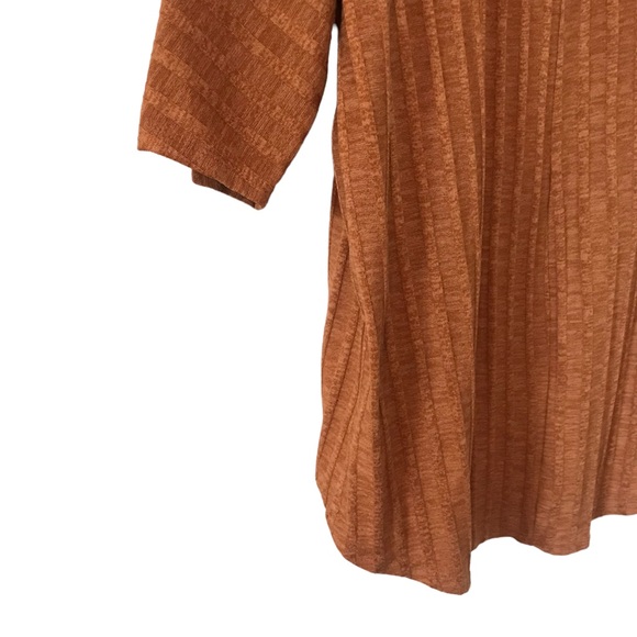 Like new LuLaRoe Lindsey medium (10-18) pumpkin ribbed kimono - Picture 4 of 6